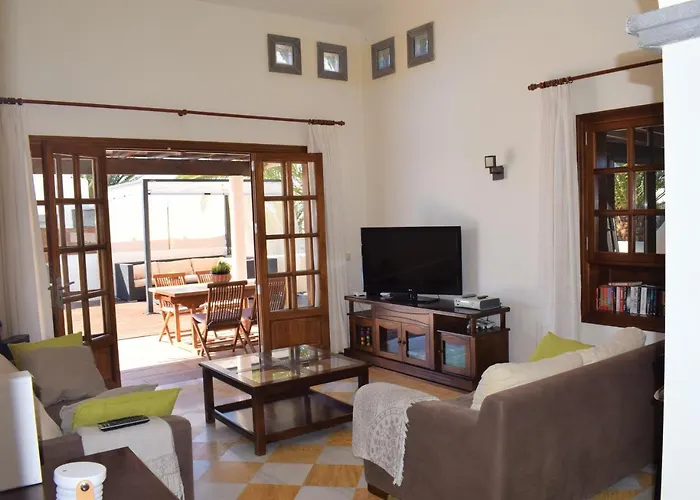 Villa Alai. Privacidad. Piscina Climatizada. Wifi. Tv Cable. Playa Blanca (Lanzarote)