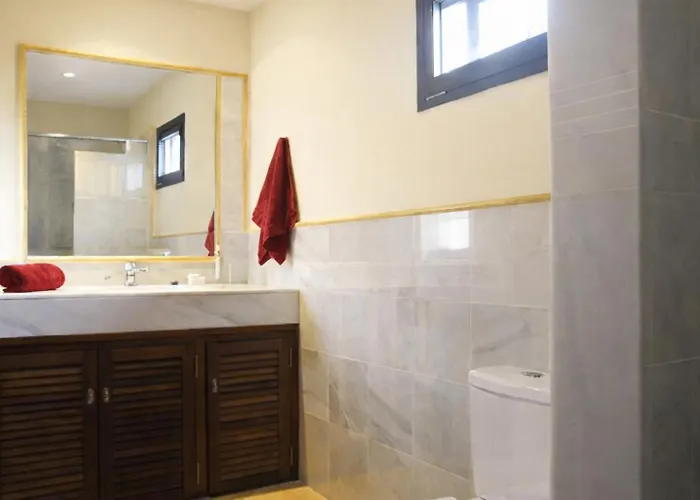 Alai. Privacidad. Piscina Climatizada. Wifi. Tv Cable. Villa